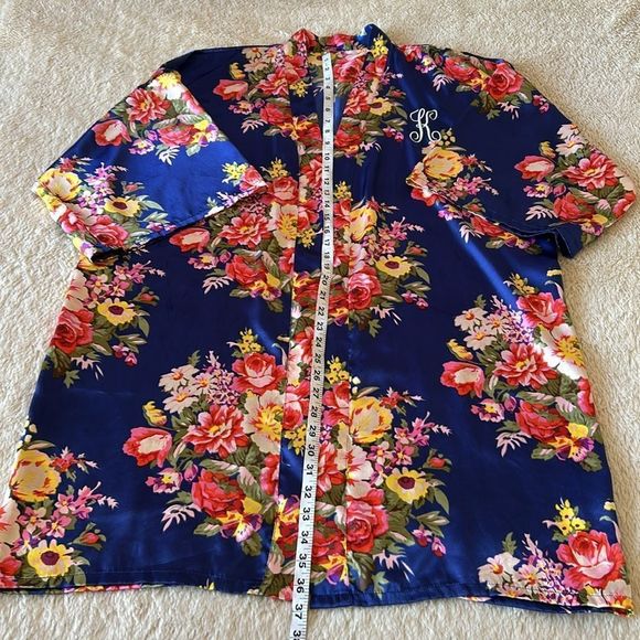 Embroidered floral robe size large - Picture 8 of 16